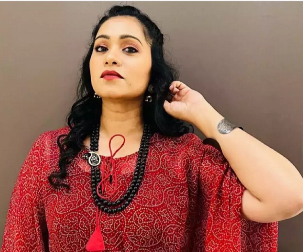 Serial actress Sandhya Jagarlamudi who was attacked by an elephant gave a tearful interview 