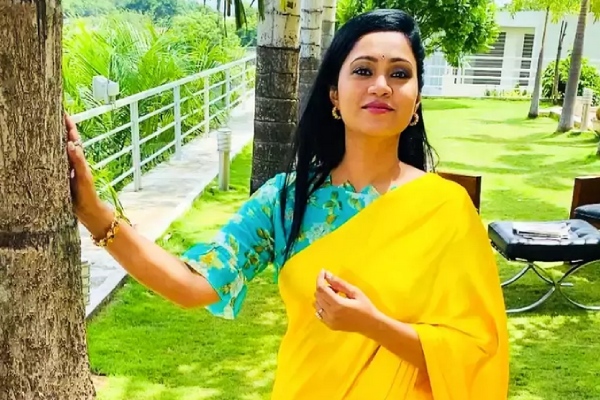 Serial actress Sandhya Jagarlamudi who was attacked by an elephant gave a tearful interview 