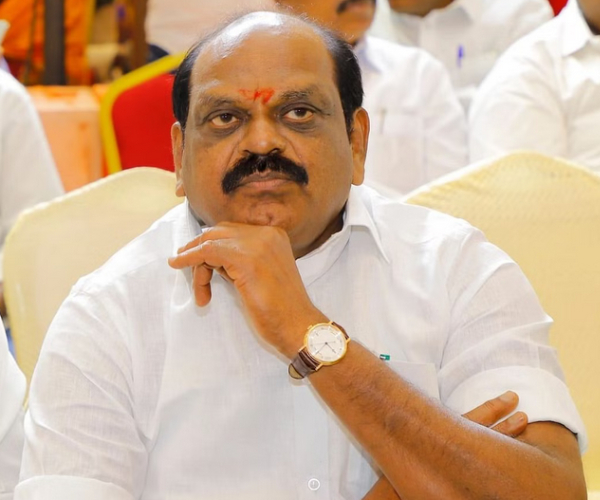 Vaithialingam condemns Edappadi Palaniswamis Puratchi Tamilar title at Madurai AIADMK conference 