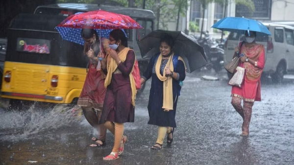 Raining in chennai: IMD issues alert for 10 districts for next 3 hours 