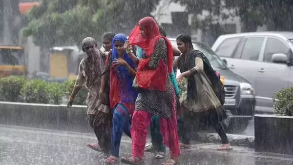 Heavy rain thunderstorm expected to hit Chennai and other parts of the state says Tamil Nadu Weatherman Heavy rain thunderstorm expected to hit Chennai and other parts of the state says Tamil Nadu Weatherman