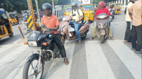 A fine of Rs 500 has been imposed on 3 two-wheeler drivers at the Dhinathanthi Junction Chennai 