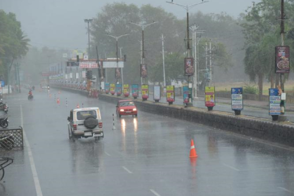 IMD issues rain alert for 8 districts for next 3 hours 