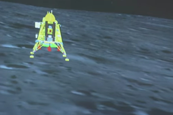  Chandrayaan 3 Vikram Lander creates huge dust in Moon after landing 