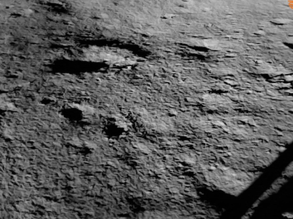 Chandrayaan 3: Vikram Lander sent its first batch of photos, Did you notice the weird thing? 