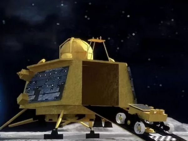 Chandrayaan 3: Vikram Lander sent its first batch of photos, Did you notice the weird thing? 