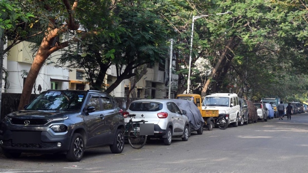 Vehicles standing on the side of the road for a long time will be auctioned: Chennai Mayor Priya Vehicles standing on the side of the road for a long time will be auctioned: Chennai Mayor Priya