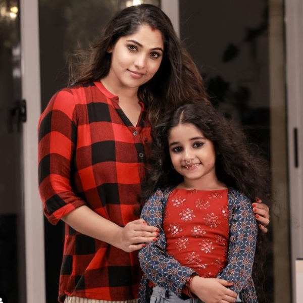 Thamirabarani movie actress Muktha daughter acted with Salmaan Dulquer 