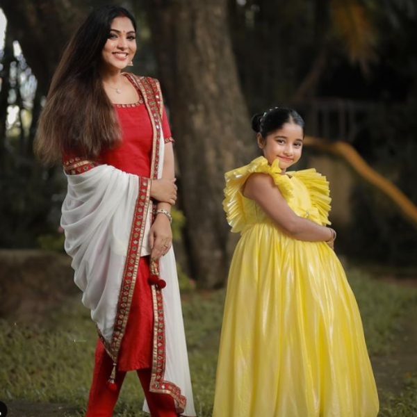 Thamirabarani movie actress Muktha daughter acted with Salmaan Dulquer 