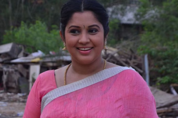 Seeman issue: Actress Vijayalakshmi loses Control in Press meet 