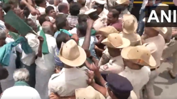  Cauvery Water Dispute: Karnataka Famers hold Protest against Tamil Nadu in Mandya