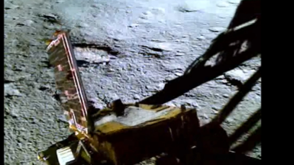 First Video of Chandrayaan3 Rover ramped down from the Lander to the Lunar surface 