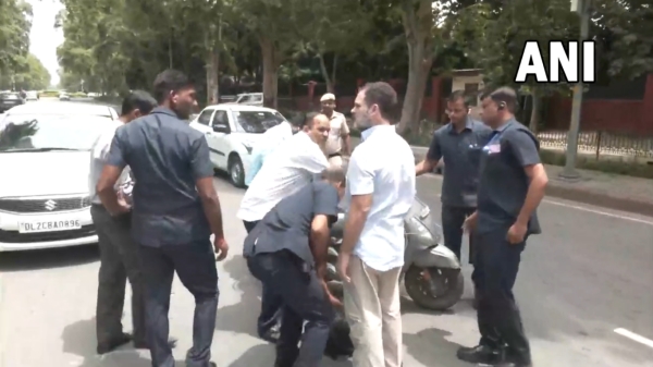 Congress MP Rahul Gandhi got off his car to inquire on a scooter-rider who got into an accident in Delhi 