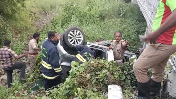 3 people were killed road accident Chennai Trichi high way near Madurantakam 