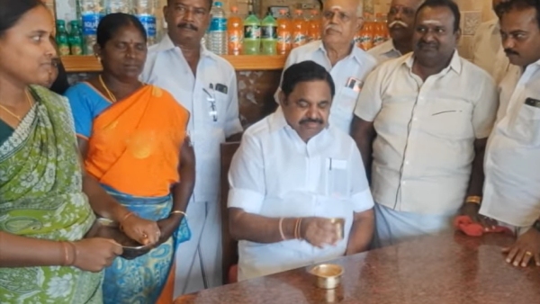 Edappadi Palaniswami made a surprise visit to a roadside tea shop in the evening and sipped tea Edappadi Palaniswami made a surprise visit to a roadside tea shop in the evening and sipped tea