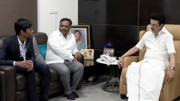 Praggnanandhaa met Chief Minister Stalin congratulated him with a gift of 30 lakhs 