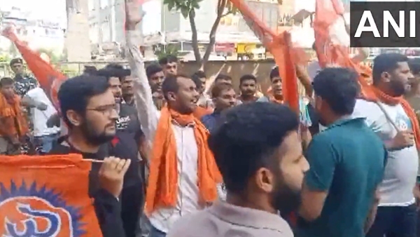 Haryana Clash: Bajrang Dal hoHaryana Clash: Bajrang Dal hold Protest- Delhi on High alert as violence spreadsld Protest- Delhi on High alert as violence spreads