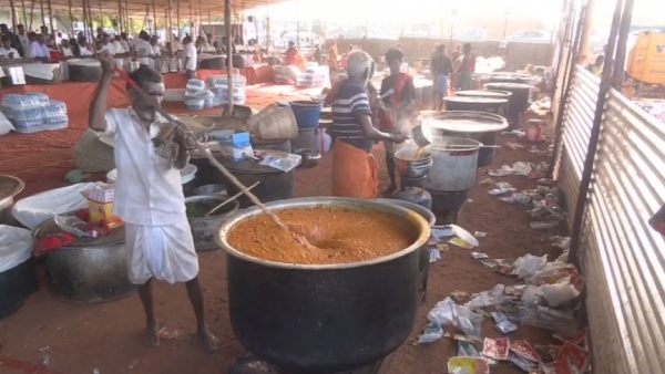 Breakfast has been completed for lakhs of volunteers who participated in Madurai AIADMK conference 