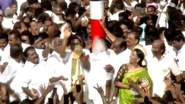 Edappadi Palaniswami, who came to hoist the flag in the morning, to fly peace doves. 