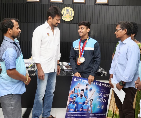  Udhayanidhi Stalin gave Incentives to athletes 