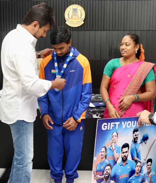  Udhayanidhi Stalin gave Incentives to athletes 