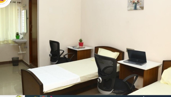  Minister Geetha Jeevan briefed about hi-tech facilities in Thozhi Womens Hostel