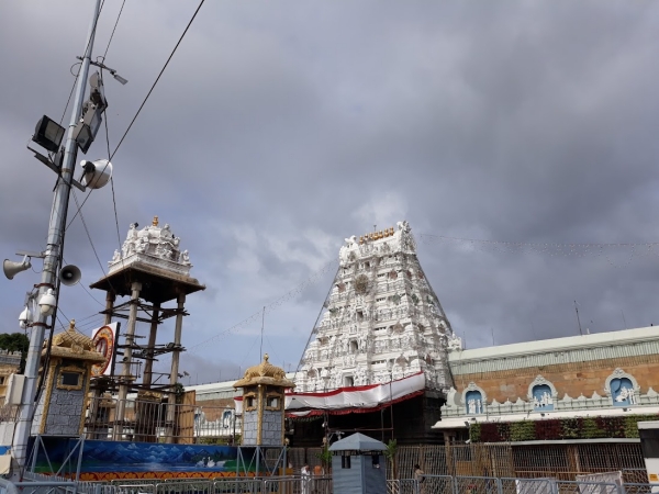 Tirumala Balaji temple getting ready for brahmotsavam Devotees banned from bathing in Pushkarani for 1 month Tirumala Balaji temple getting ready for brahmotsavam Devotees banned from bathing in Pushkarani for 1 month