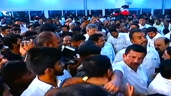 ADMK MLA Arun kumar snatched cellphone from the man who trying to take selfie with Edappadi Palanisamy ADMK MLA Arun kumar snatched cellphone from the man who trying to take selfie with Edappadi Palanisamy