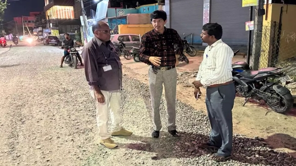  Chennai Corporation commissioner Dr J Radhakrishnan gives deadline to relay roads in Madipakkam, Mugalivakkam 