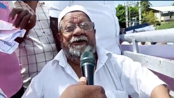 DMK, ADMK and other parties protested at Adirampattinam railway station 