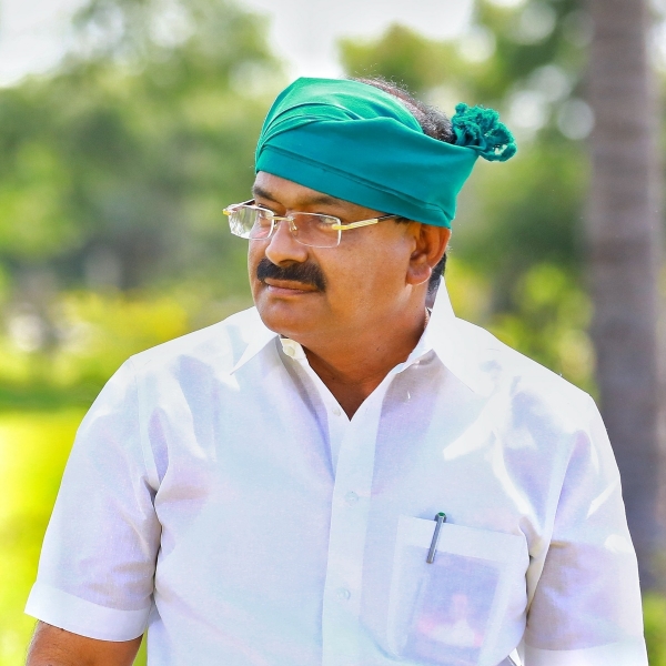 Food Minister Sakkarapani, who is always busy with government work and party work, went to his farm after a long time 