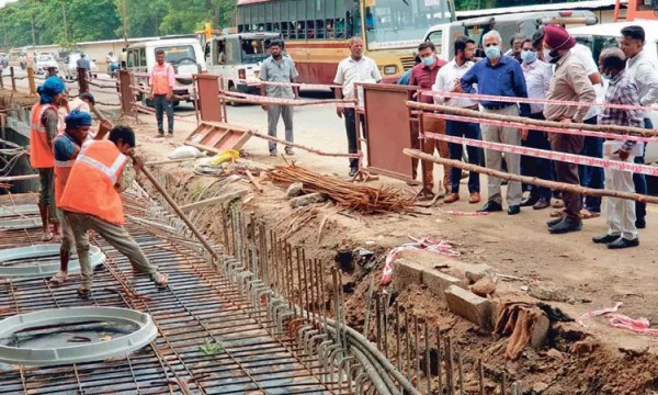 The rainwater drainage works should be completed within the stipulated time - Chennai Corporation The rainwater drainage works should be completed within the stipulated time - Chennai Corporation