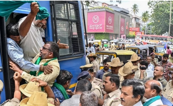 Cauvery water released to Tamilnadu: Karnataka farmers continue protests 