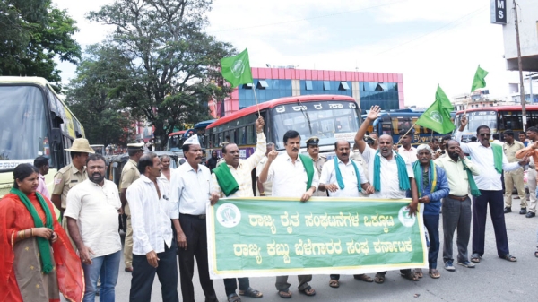 Cauvery water released to Tamilnadu: Karnataka farmers continue protests 