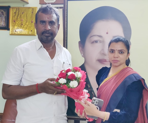 MNM former executive Ramya Venugopal joined AIADMK, tweets against CM Stalin 