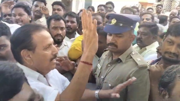 ADMK cadres gathered in front of T Nagar Sathya house and had an argument with police ADMK cadres gathered in front of T Nagar Sathya house and had an argument with police