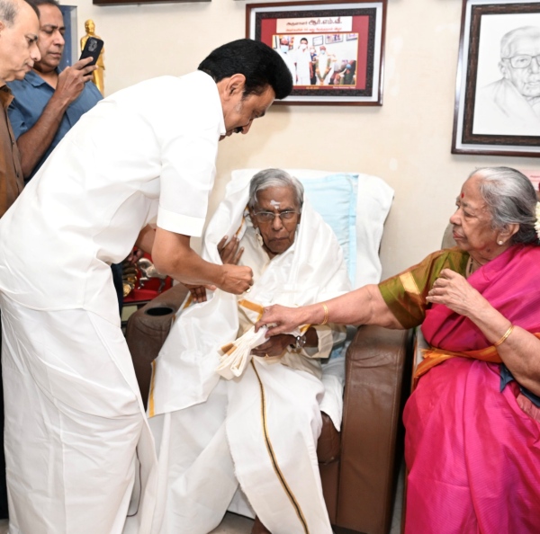 Stalin went to RM Veerappan house before leaving to delhi 