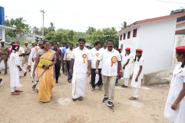 2 Schools head masters suspended after Selvaperunthagai inspection 2 Schools head masters suspended after Selvaperunthagai inspection