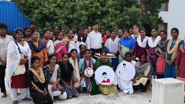 Iraianbu IAS celebrated his birthday with the first graduate students in Kannagi Nagar Iraianbu IAS celebrated his birthday with the first graduate students in Kannagi Nagar