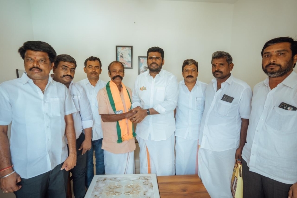Former Palani MLA Poovendhan joins BJP in the presence Annamalai Former Palani MLA Poovendhan joins BJP in the presence Annamalai