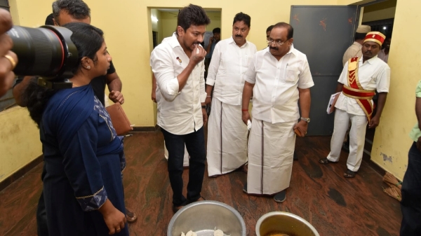 Minister Udhayanidhi Stalin order to suspend hostel warden in krishnagiri after sudden inspection 