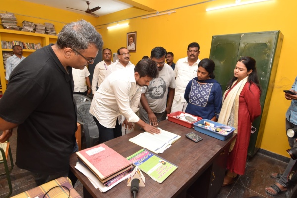 Minister Udhayanidhi Stalin order to suspend hostel warden in krishnagiri after sudden inspection 