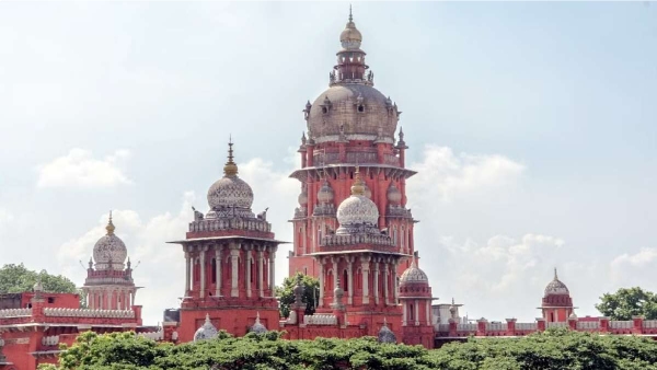 HC ordered TN govt to submit a report on action taken against officials who allowed billboards 