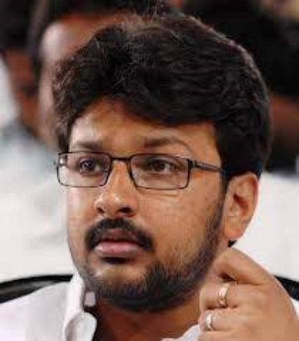 M.K.Alagiri supporters pasting posters on his Durai Dayanidhi Birthday 