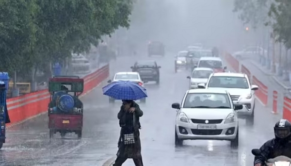 Heavy rains in Chennai and surrounding area, motorists are in Affected 