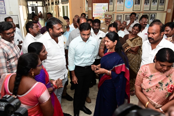 ADMK Panchayat President petitioned Tuticorin MP Kanimozhi about drinking water issue ADMK Panchayat President petitioned Tuticorin MP Kanimozhi about drinking water issue