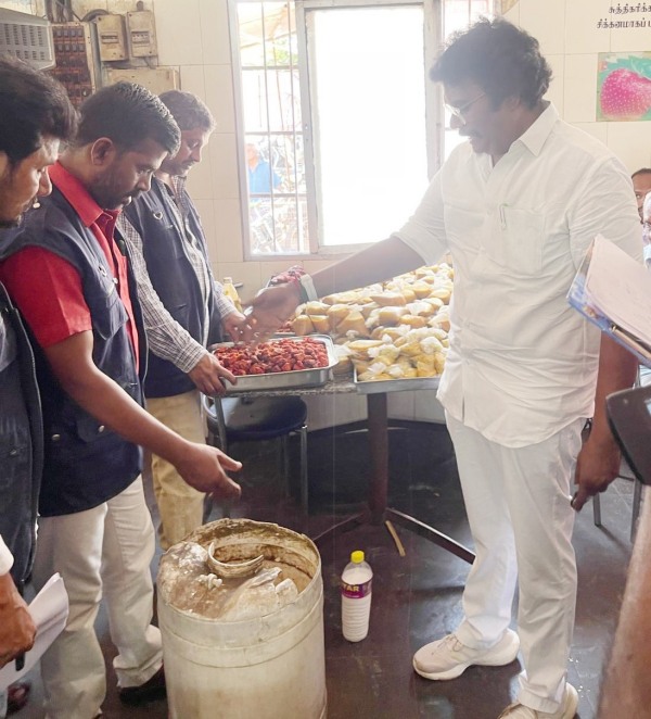 officials of the food safety department have conducted an active raid on the restaurants in Trichy officials of the food safety department have conducted an active raid on the restaurants in Trichy