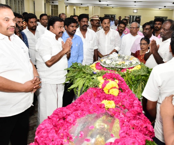 Government pays respect for Auto driver and School HM demise after their body organs donation 