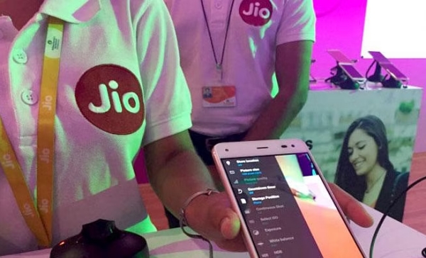 Jio offers extra data, vouchers on 3 recharge plans: Last date soon to avail offer Jio offers extra data, vouchers on 3 recharge plans: Last date soon to avail offer