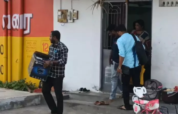 DVAC raid in karur real estate owners house: key documents captured 